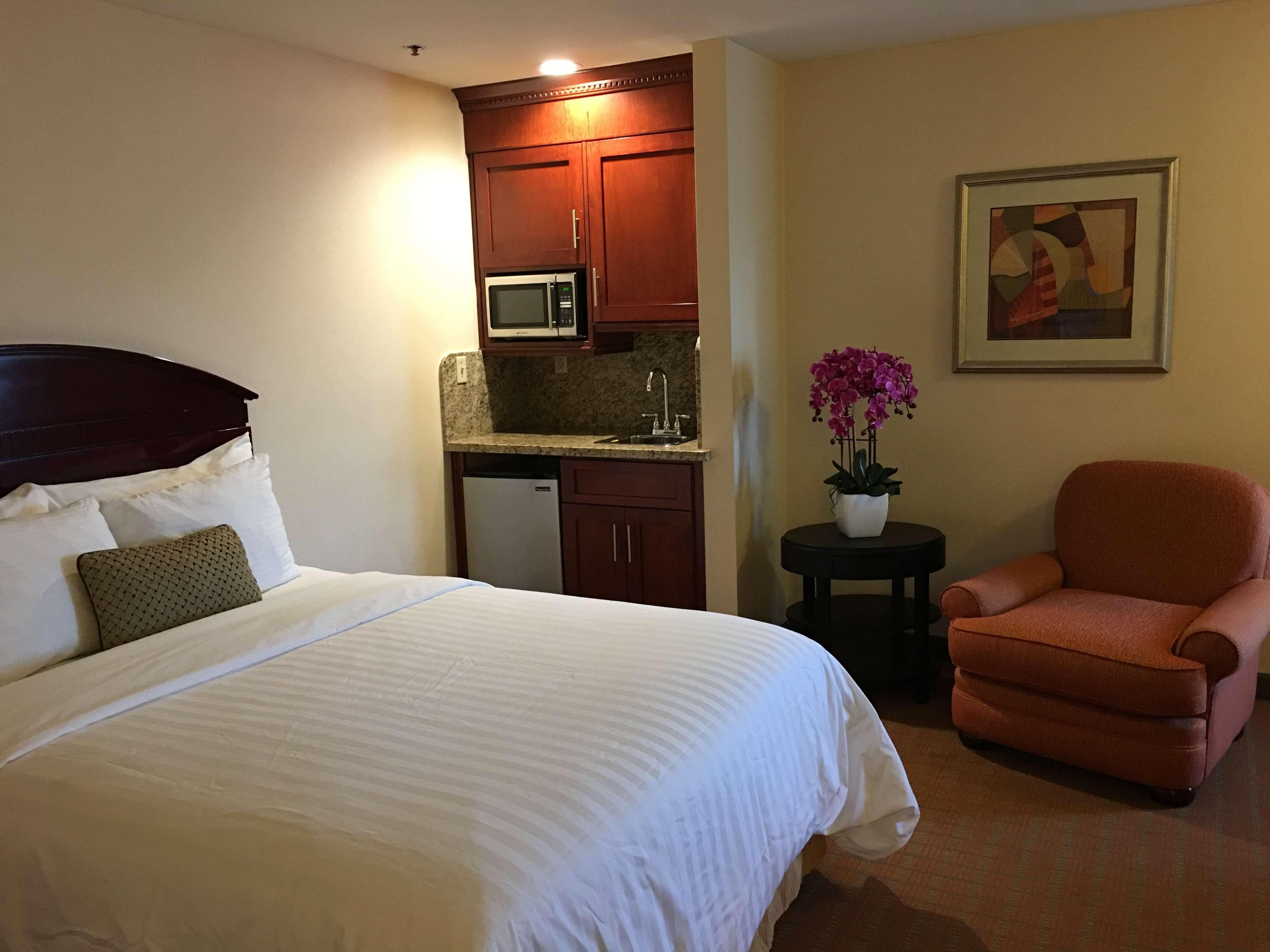 Best Western Plus West Covina Inn Exterior photo