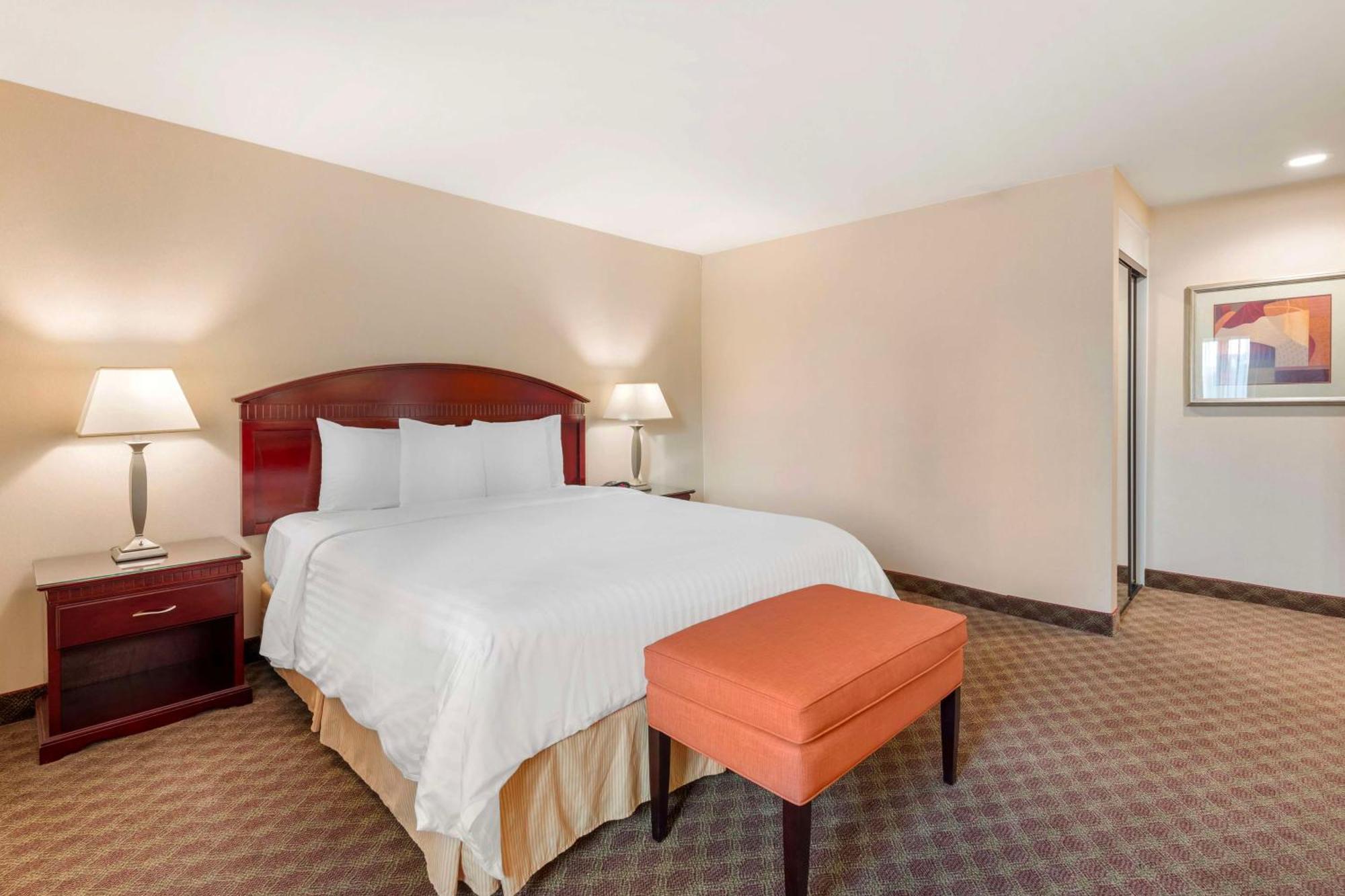 Best Western Plus West Covina Inn Exterior photo
