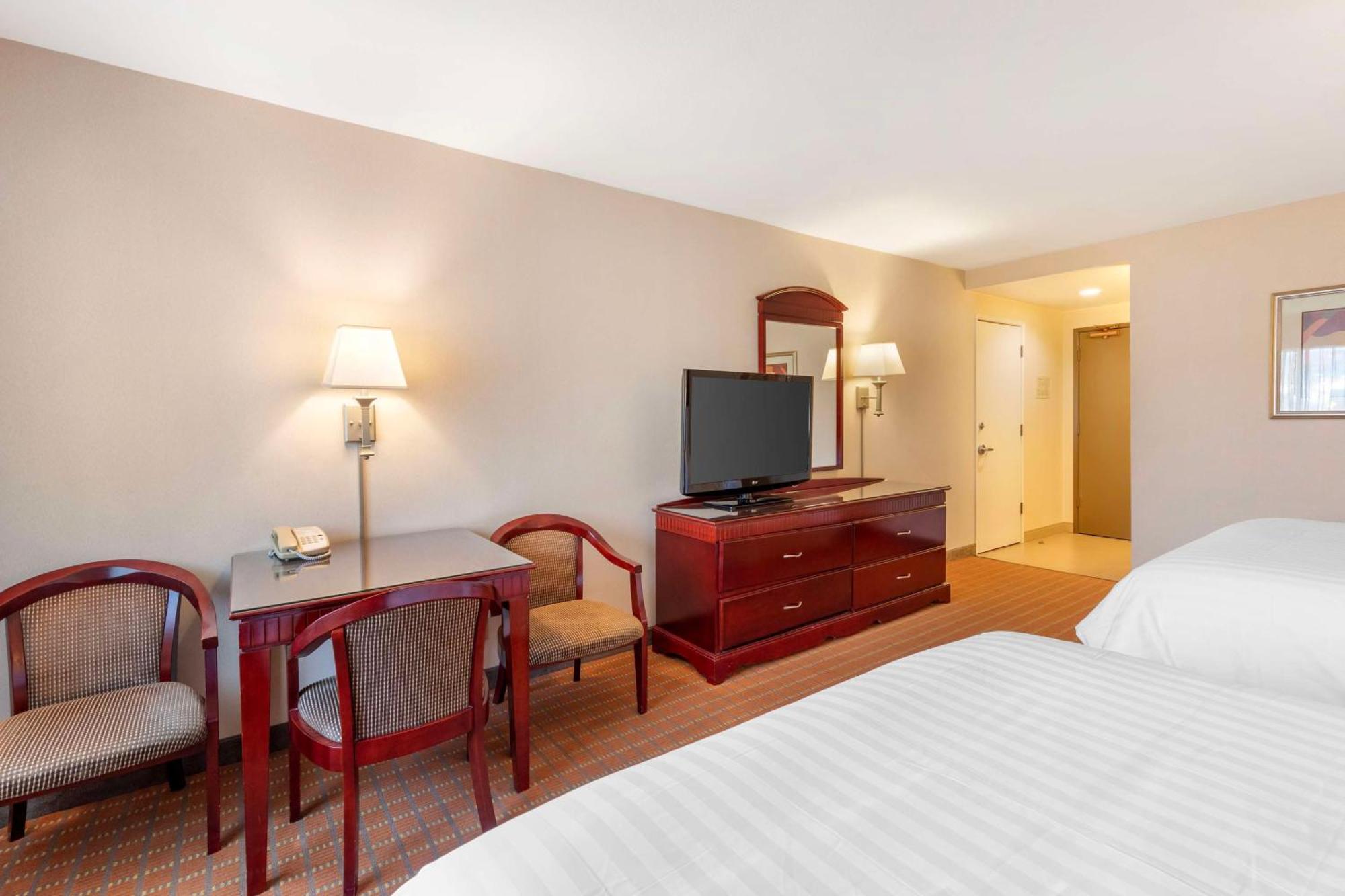 Best Western Plus West Covina Inn Exterior photo