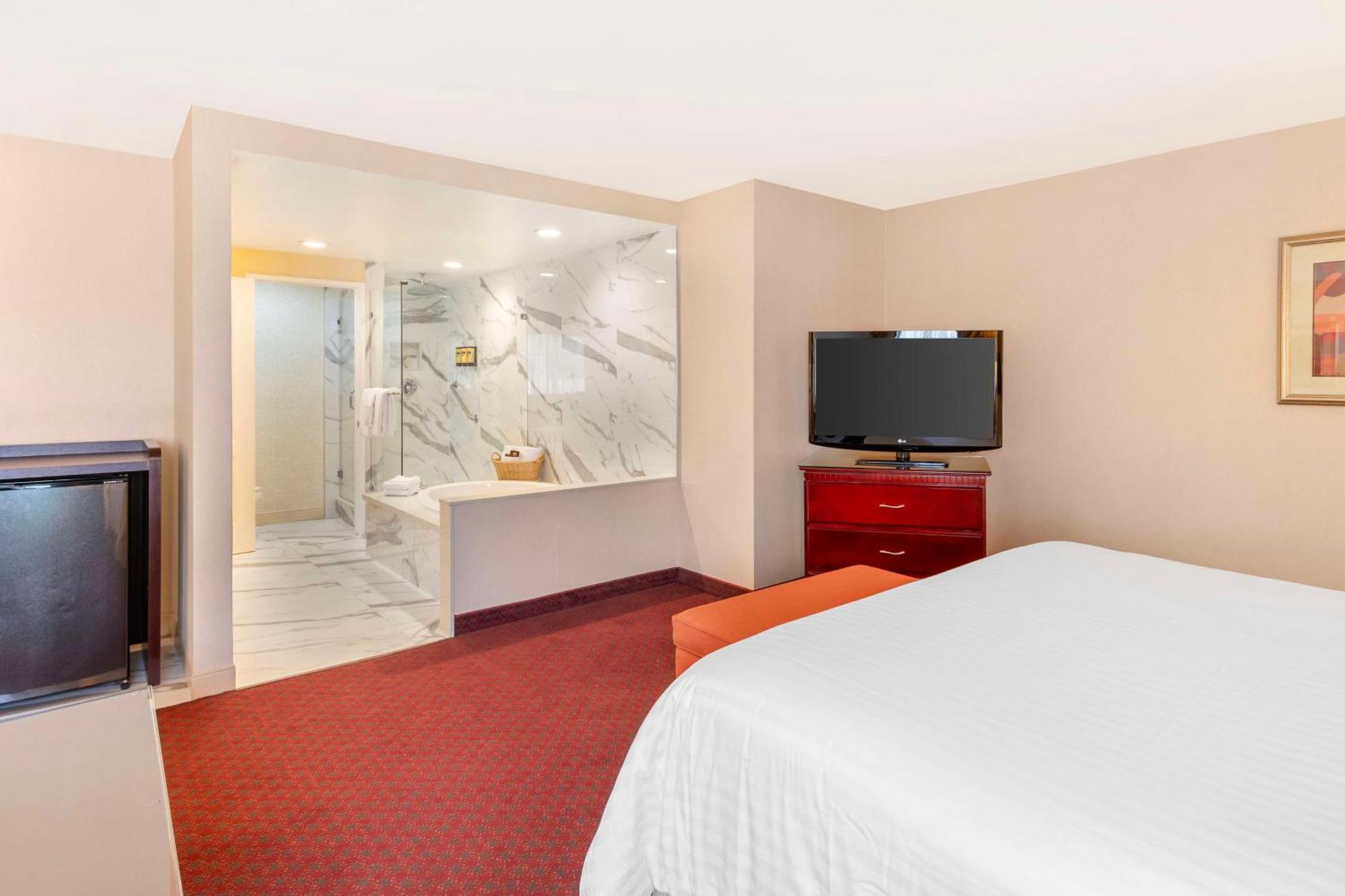 Best Western Plus West Covina Inn Exterior photo