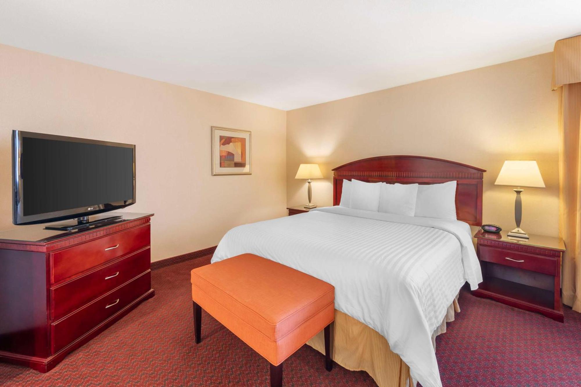 Best Western Plus West Covina Inn Exterior photo