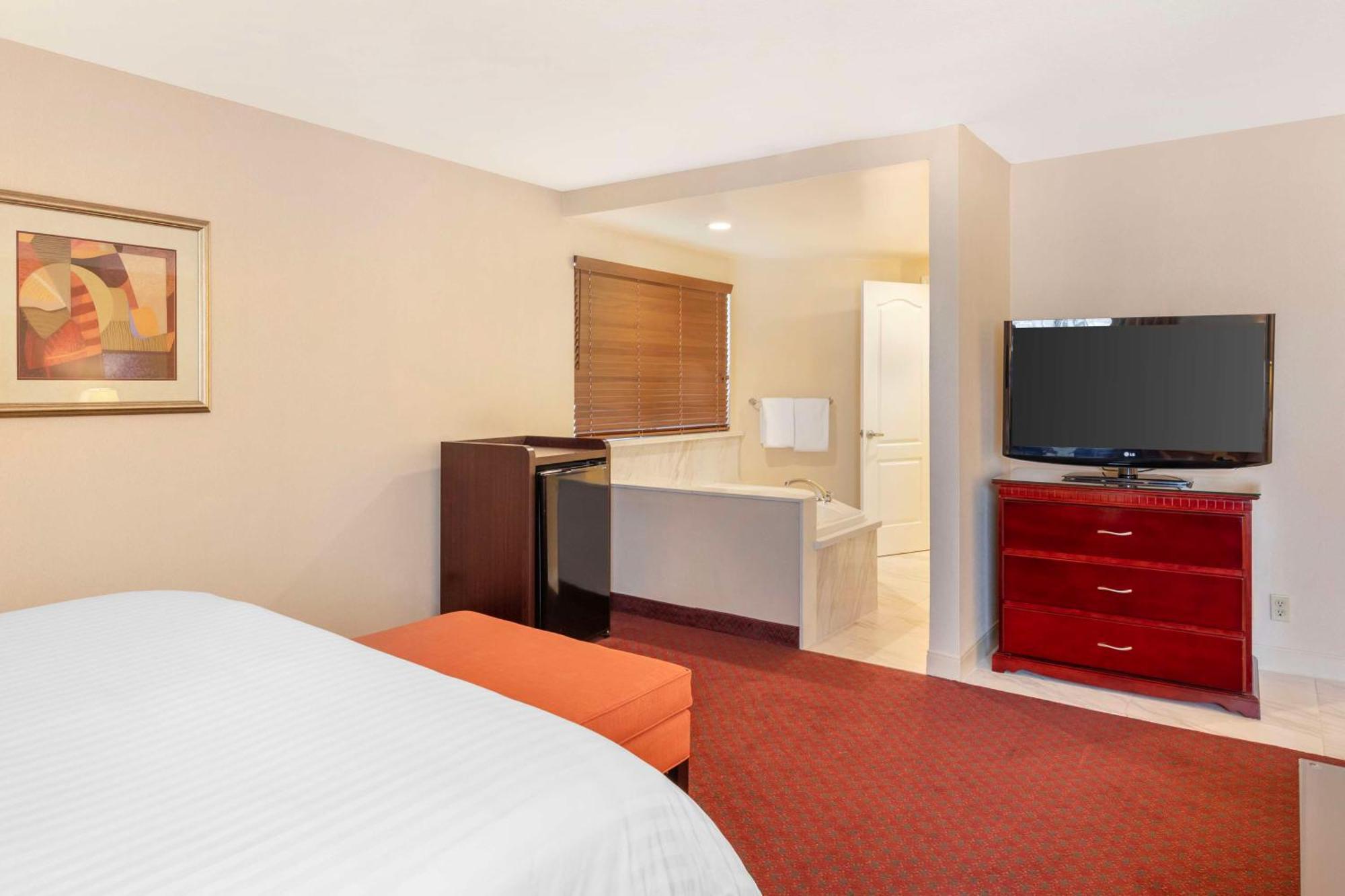 Best Western Plus West Covina Inn Exterior photo