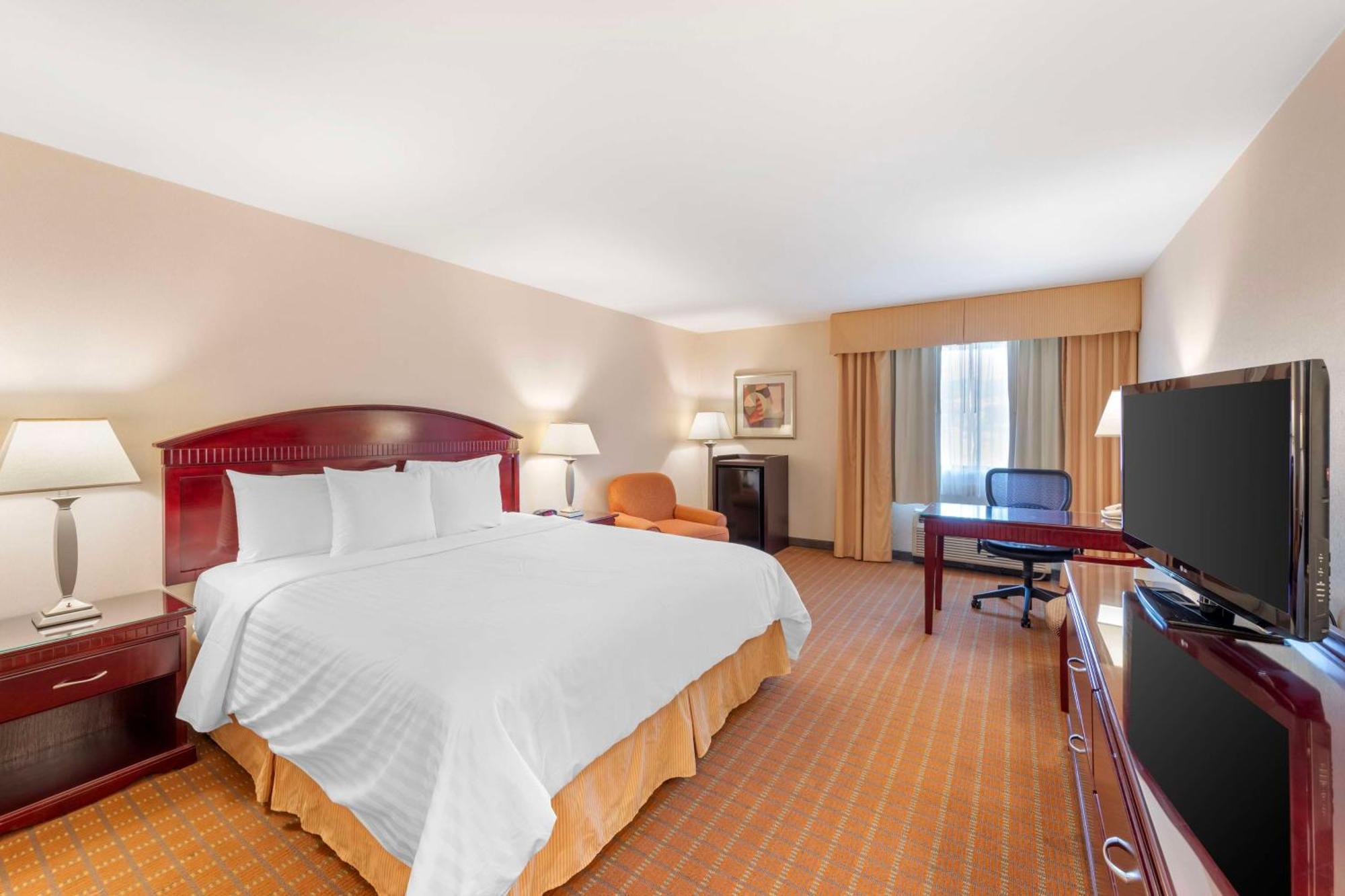 Best Western Plus West Covina Inn Exterior photo