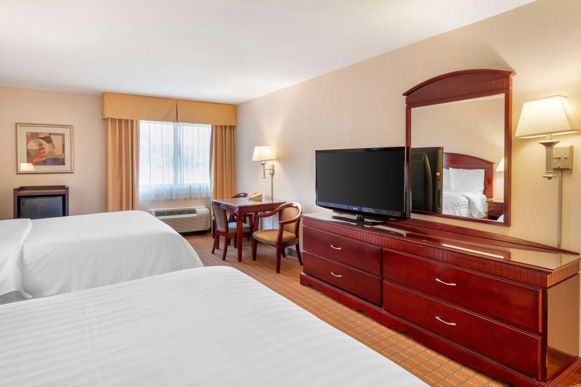 Best Western Plus West Covina Inn Exterior photo