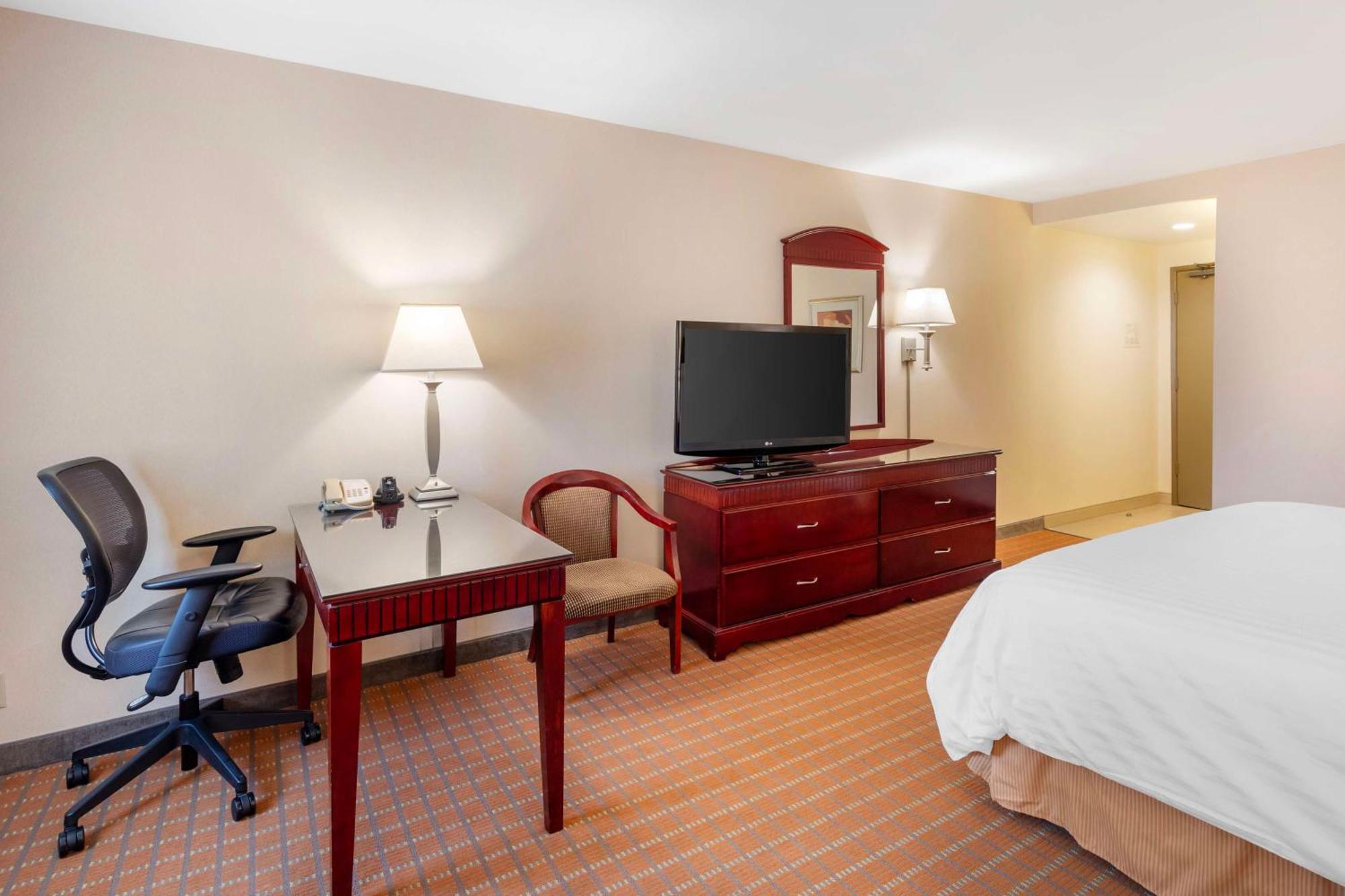 Best Western Plus West Covina Inn Exterior photo
