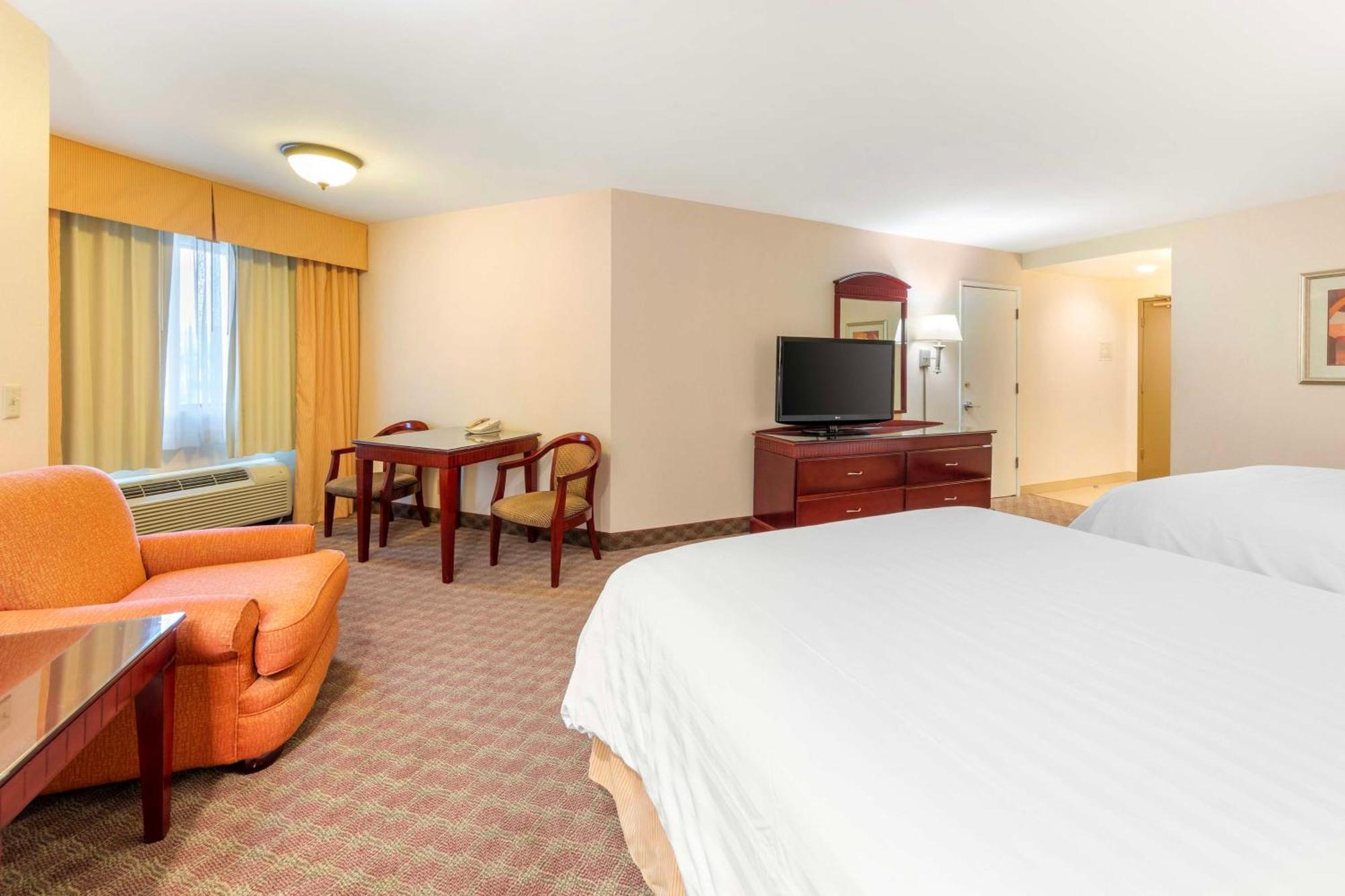 Best Western Plus West Covina Inn Exterior photo
